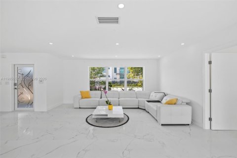 House in Fort Lauderdale, Florida 3 bedrooms, 216.93 sq.m. № 2046813 - photo 10