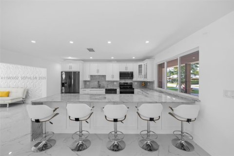 House in Fort Lauderdale, Florida 3 bedrooms, 216.93 sq.m. № 2046813 - photo 6