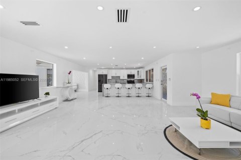 House in Fort Lauderdale, Florida 3 bedrooms, 216.93 sq.m. № 2046813 - photo 12