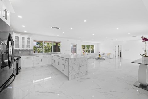 House in Fort Lauderdale, Florida 3 bedrooms, 216.93 sq.m. № 2046813 - photo 15