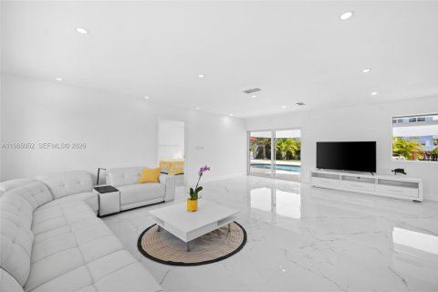 House in Fort Lauderdale, Florida 3 bedrooms, 216.93 sq.m. № 2046813 - photo 14