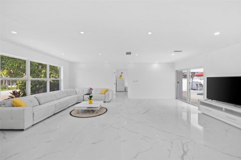 House in Fort Lauderdale, Florida 3 bedrooms, 216.93 sq.m. № 2046813 - photo 9