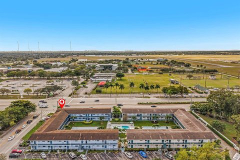 Condominio en venta en Pembroke Pines, Florida, 2 dormitorios, 62.24 m2 № 2250415 - foto 29