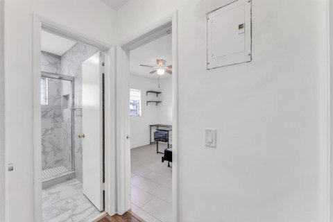 Condominio en venta en Pembroke Pines, Florida, 2 dormitorios, 62.24 m2 № 2250415 - foto 16