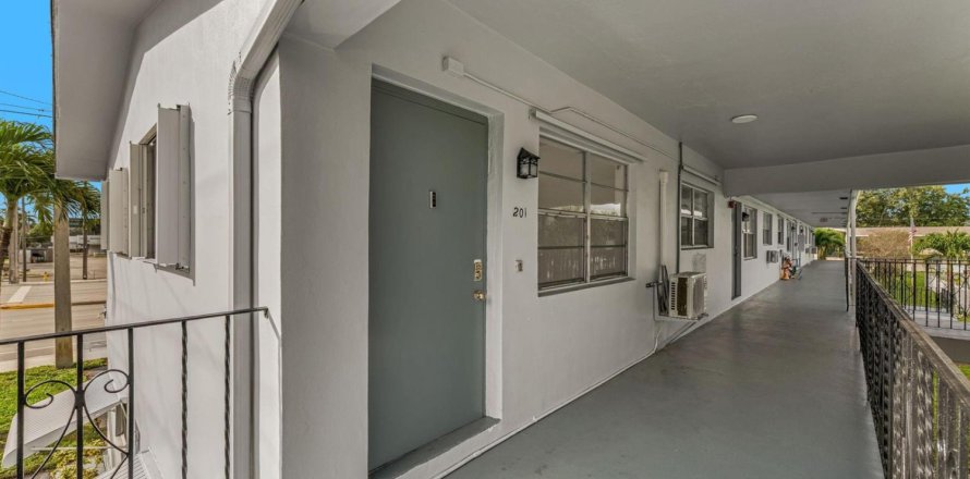 Condominio en Pembroke Pines, Florida, 2 dormitorios  № 2250415