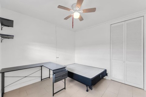 Condominio en venta en Pembroke Pines, Florida, 2 dormitorios, 62.24 m2 № 2250415 - foto 15