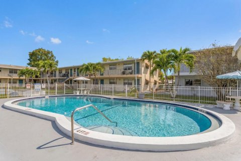 Condominio en venta en Pembroke Pines, Florida, 2 dormitorios, 62.24 m2 № 2250415 - foto 23