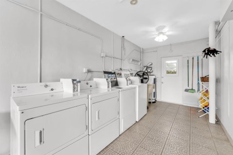 Condominio en venta en Pembroke Pines, Florida, 2 dormitorios, 62.24 m2 № 2250415 - foto 20