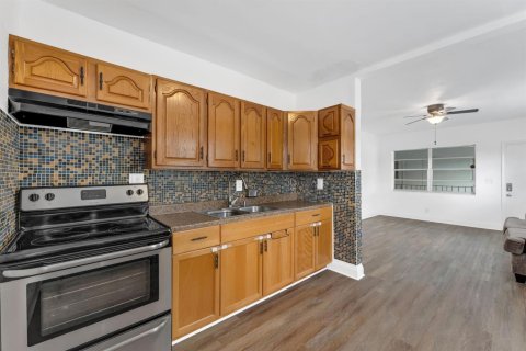 Condominio en venta en Pembroke Pines, Florida, 2 dormitorios, 62.24 m2 № 2250415 - foto 8