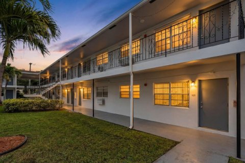 Condominio en venta en Pembroke Pines, Florida, 2 dormitorios, 62.24 m2 № 2250415 - foto 25