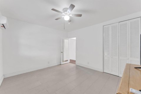 Condominio en venta en Pembroke Pines, Florida, 2 dormitorios, 62.24 m2 № 2250415 - foto 12