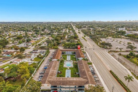Condominio en venta en Pembroke Pines, Florida, 2 dormitorios, 62.24 m2 № 2250415 - foto 28