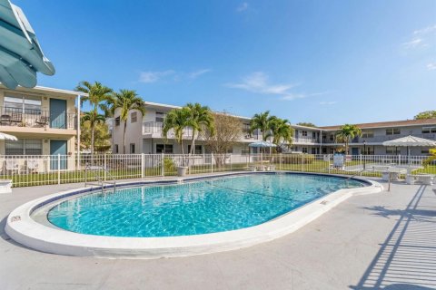 Condominio en venta en Pembroke Pines, Florida, 2 dormitorios, 62.24 m2 № 2250415 - foto 24