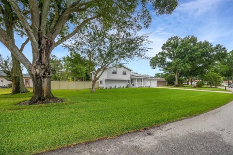 House in Land O' Lakes, Florida 4 bedrooms, 214.6 sq.m. № 2220793 - photo 6