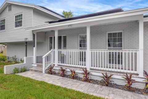 House in Land O' Lakes, Florida 4 bedrooms, 214.6 sq.m. № 2220793 - photo 5
