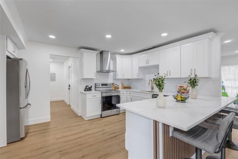 House in Land O' Lakes, Florida 4 bedrooms, 214.6 sq.m. № 2220793 - photo 10