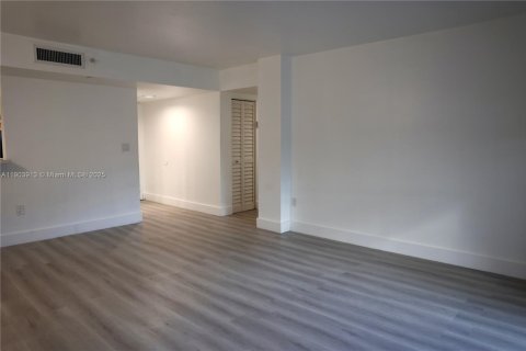 Copropriété à vendre à Miami, Floride: 2 chambres, 89.65 m2 № 1954815 - photo 11