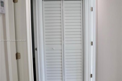 Copropriété à vendre à Miami, Floride: 2 chambres, 89.65 m2 № 1954815 - photo 14