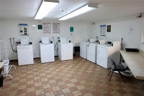 Copropriété à vendre à Miami, Floride: 2 chambres, 89.65 m2 № 1954815 - photo 25