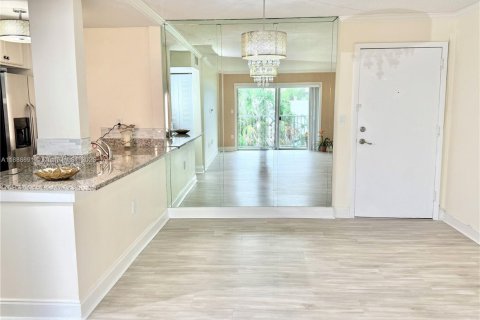 Condominio en venta en Miami, Florida, 2 dormitorios, 78.6 m2 № 1941431 - foto 17