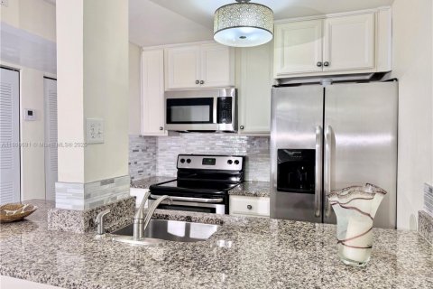 Condominio en venta en Miami, Florida, 2 dormitorios, 78.6 m2 № 1941431 - foto 19