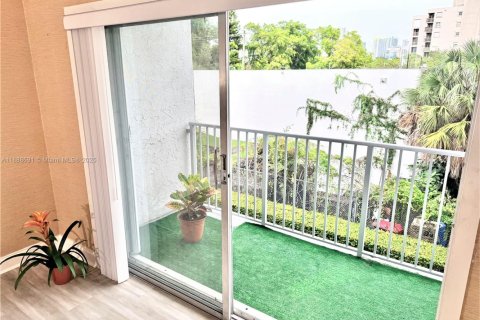 Condominio en venta en Miami, Florida, 2 dormitorios, 78.6 m2 № 1941431 - foto 2