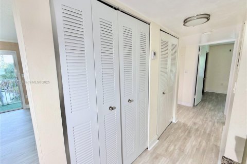 Condominio en venta en Miami, Florida, 2 dormitorios, 78.6 m2 № 1941431 - foto 25