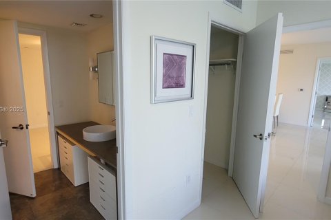 Condo in Miami, Florida, 2 bedrooms  № 1887481 - photo 19