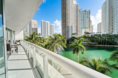 Condo in Miami, Florida, 2 bedrooms  № 1887481 - photo 3