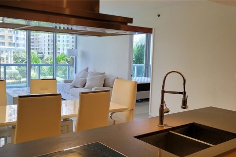 Condo in Miami, Florida, 2 bedrooms  № 1887481 - photo 7