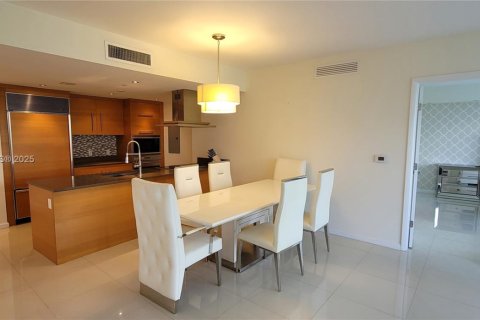 Condo in Miami, Florida, 2 bedrooms  № 1887481 - photo 12