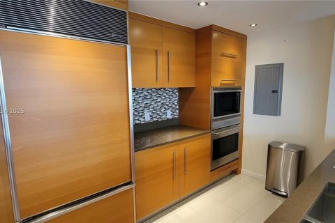 Condo in Miami, Florida, 2 bedrooms  № 1887481 - photo 15