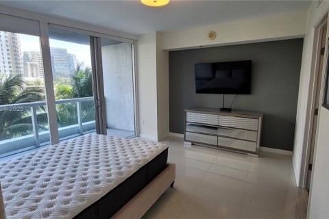 Condo in Miami, Florida, 2 bedrooms  № 1887481 - photo 23