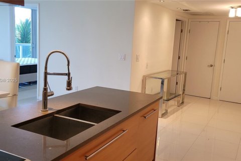 Condo in Miami, Florida, 2 bedrooms  № 1887481 - photo 8