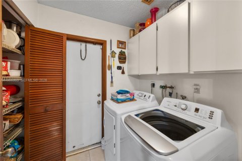 House in Boca Raton, Florida 4 bedrooms, 230.86 sq.m. № 2027985 - photo 20