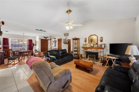 House in Boca Raton, Florida 4 bedrooms, 230.86 sq.m. № 2027985 - photo 10