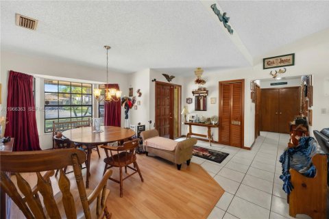 House in Boca Raton, Florida 4 bedrooms, 230.86 sq.m. № 2027985 - photo 8