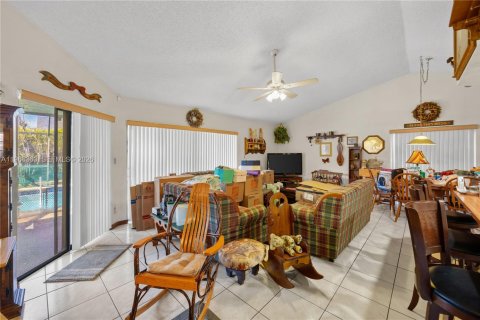 House in Boca Raton, Florida 4 bedrooms, 230.86 sq.m. № 2027985 - photo 12