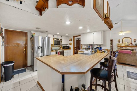 House in Boca Raton, Florida 4 bedrooms, 230.86 sq.m. № 2027985 - photo 15