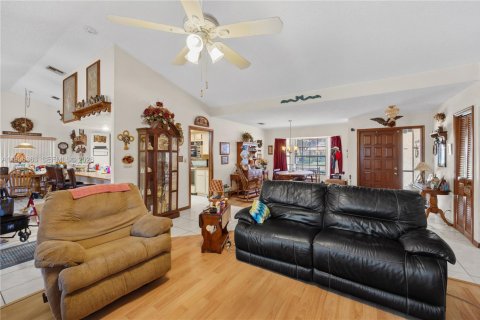 House in Boca Raton, Florida 4 bedrooms, 230.86 sq.m. № 2027985 - photo 11