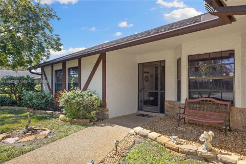 House in Boca Raton, Florida 4 bedrooms, 230.86 sq.m. № 2027985 - photo 4