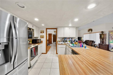 House in Boca Raton, Florida 4 bedrooms, 230.86 sq.m. № 2027985 - photo 17