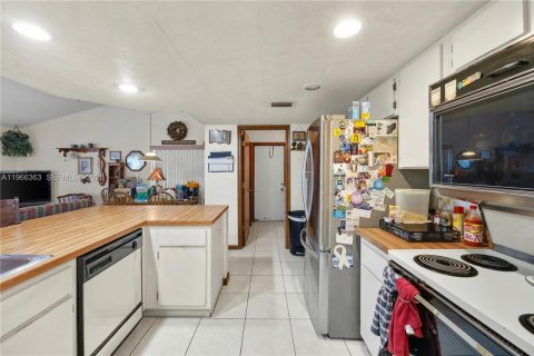 House in Boca Raton, Florida 4 bedrooms, 230.86 sq.m. № 2027985 - photo 18