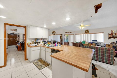 House in Boca Raton, Florida 4 bedrooms, 230.86 sq.m. № 2027985 - photo 16