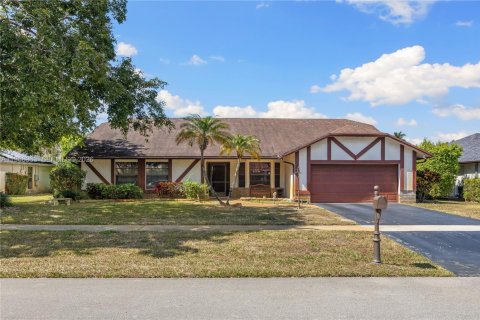 House in Boca Raton, Florida 4 bedrooms, 230.86 sq.m. № 2027985