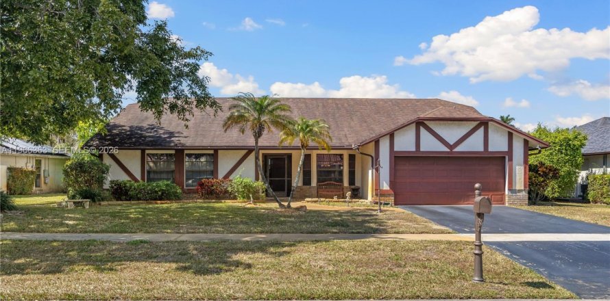 House in Boca Raton, Florida 4 bedrooms, 230.86 sq.m. № 2027985