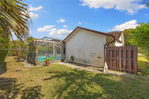 House in Boca Raton, Florida 4 bedrooms, 230.86 sq.m. № 2027985 - photo 24