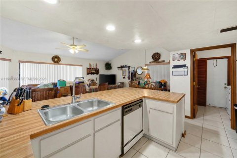 House in Boca Raton, Florida 4 bedrooms, 230.86 sq.m. № 2027985 - photo 19