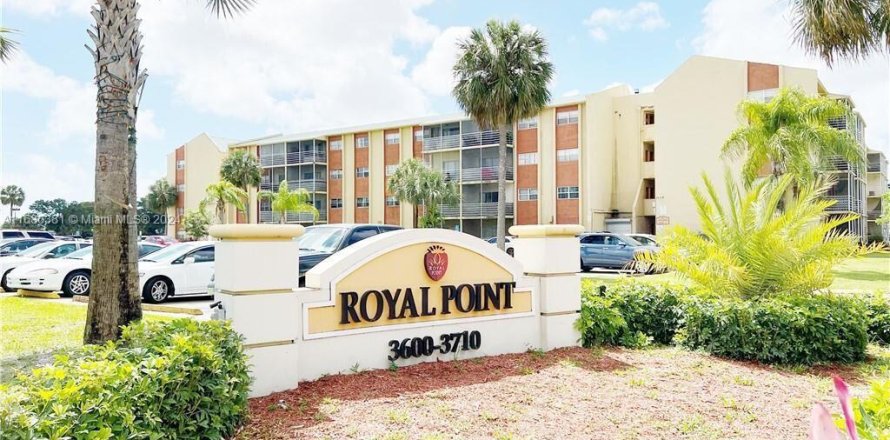 Condo in Lauderdale Lakes, Florida, 2 bedrooms  № 1468176