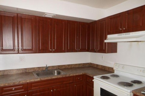 Condo in Lauderdale Lakes, Florida, 2 bedrooms  № 1468176 - photo 10